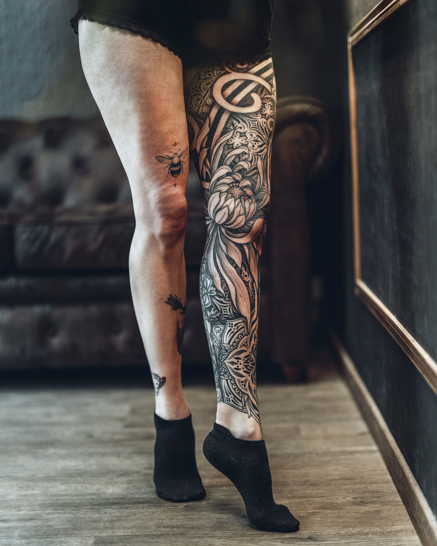 Jambe complète, lotus et mandalas