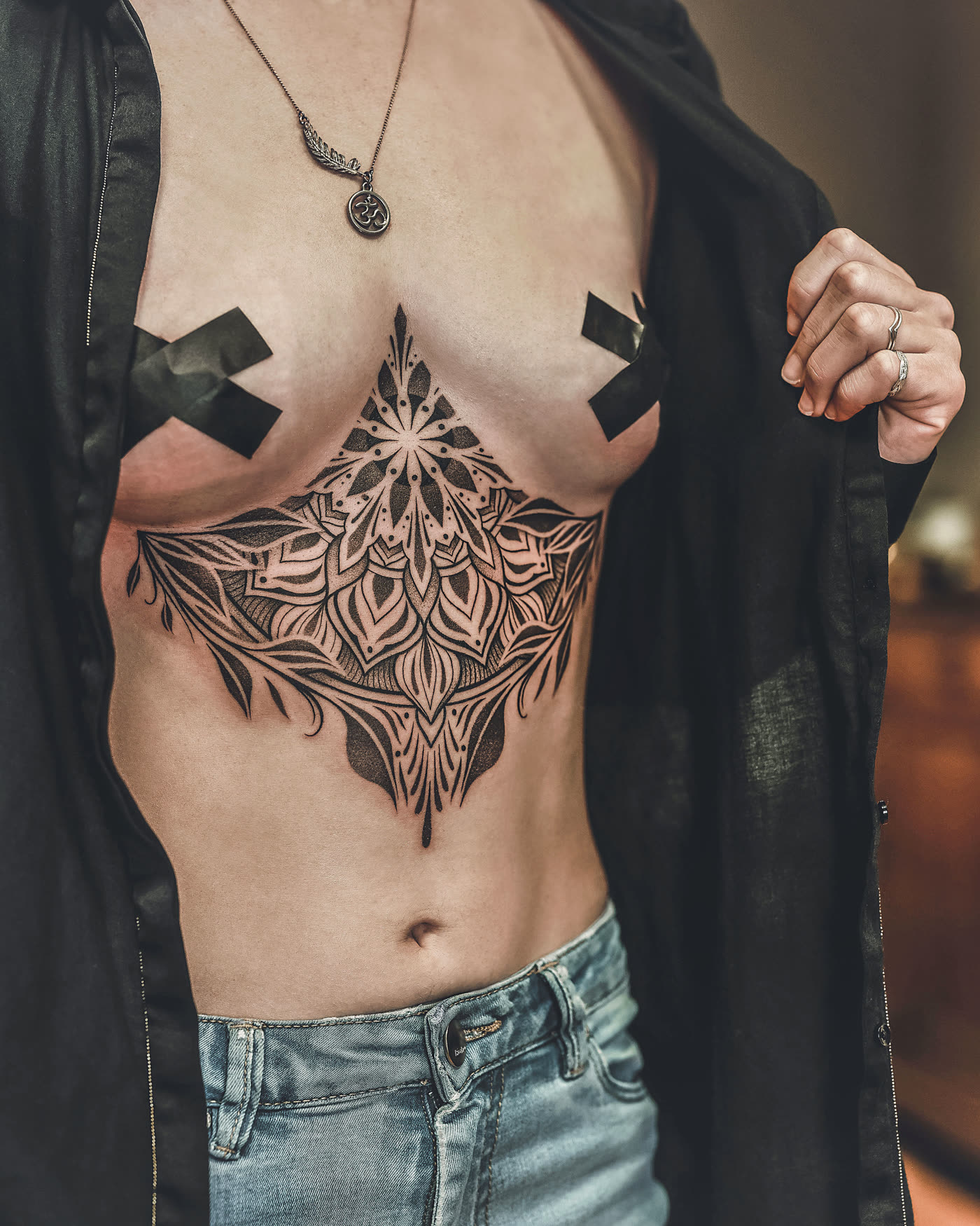 Sternum et ventre, mandala ornemental